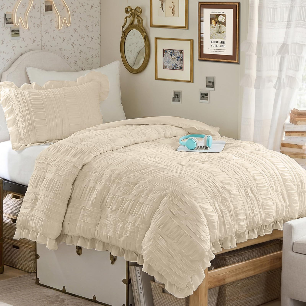 WONGS BEDDING White Queen Comforter Set,Boho Ruffle Comforter for Queen Bed,Soft Seersucker Shabby Chic Bedding Set with 1 Comforter,2 Tufted Pillowcases 90"×90"