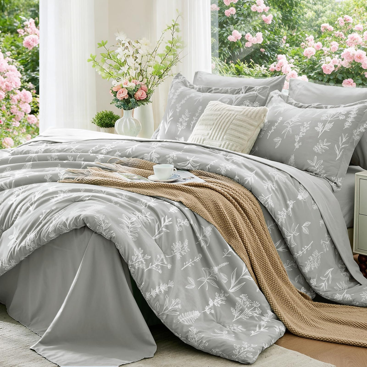 MUXHOMO Queen Comforter Set, 7-Piece Floral Bed in a Bag, Sage Green