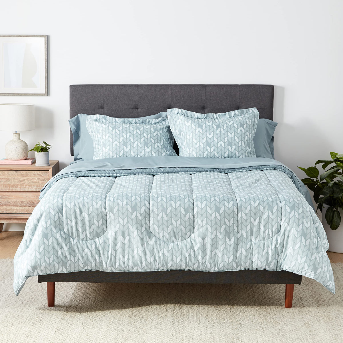 Amazon Basics Full/Queen Comforter Set with Sheets, 7-Piece Blue Stripe Bedding, Lightweight Microfiber Bed-in-a-Bag, Striped