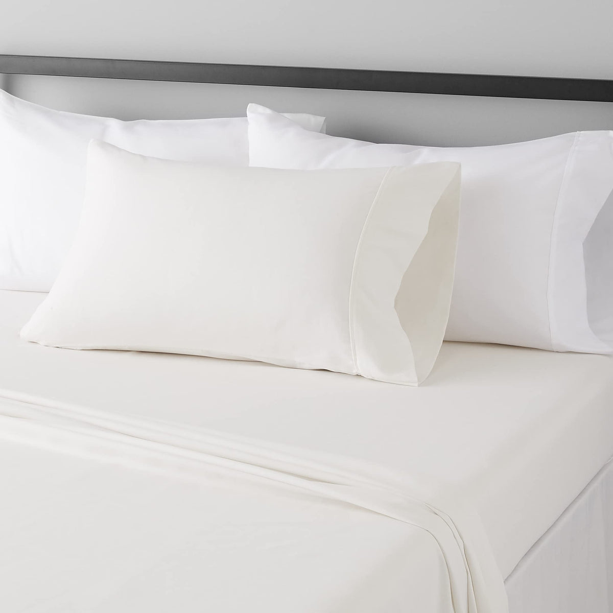 Amazon Basics Lightweight Super Soft Easy Care Breathable Microfiber 4 Piece Bed Sheets Set with 14-Inch Deep Pockets, Full, Navy Blue, Solid