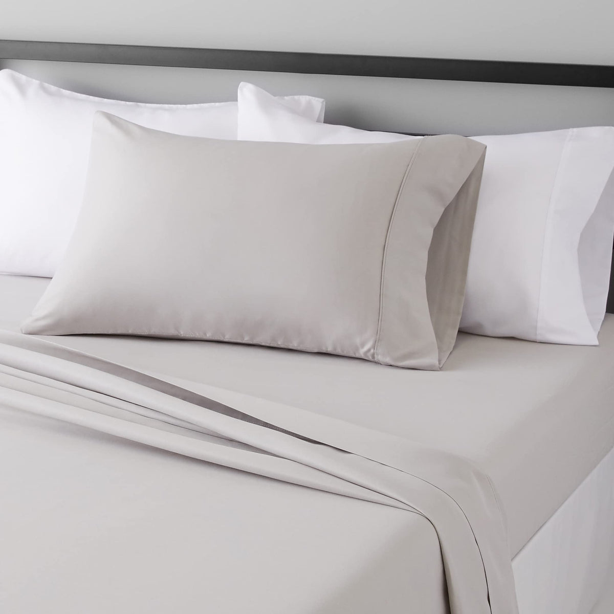Amazon Basics Lightweight Super Soft Easy Care Breathable Microfiber 4 Piece Bed Sheets Set with 14-Inch Deep Pockets, Full, Navy Blue, Solid