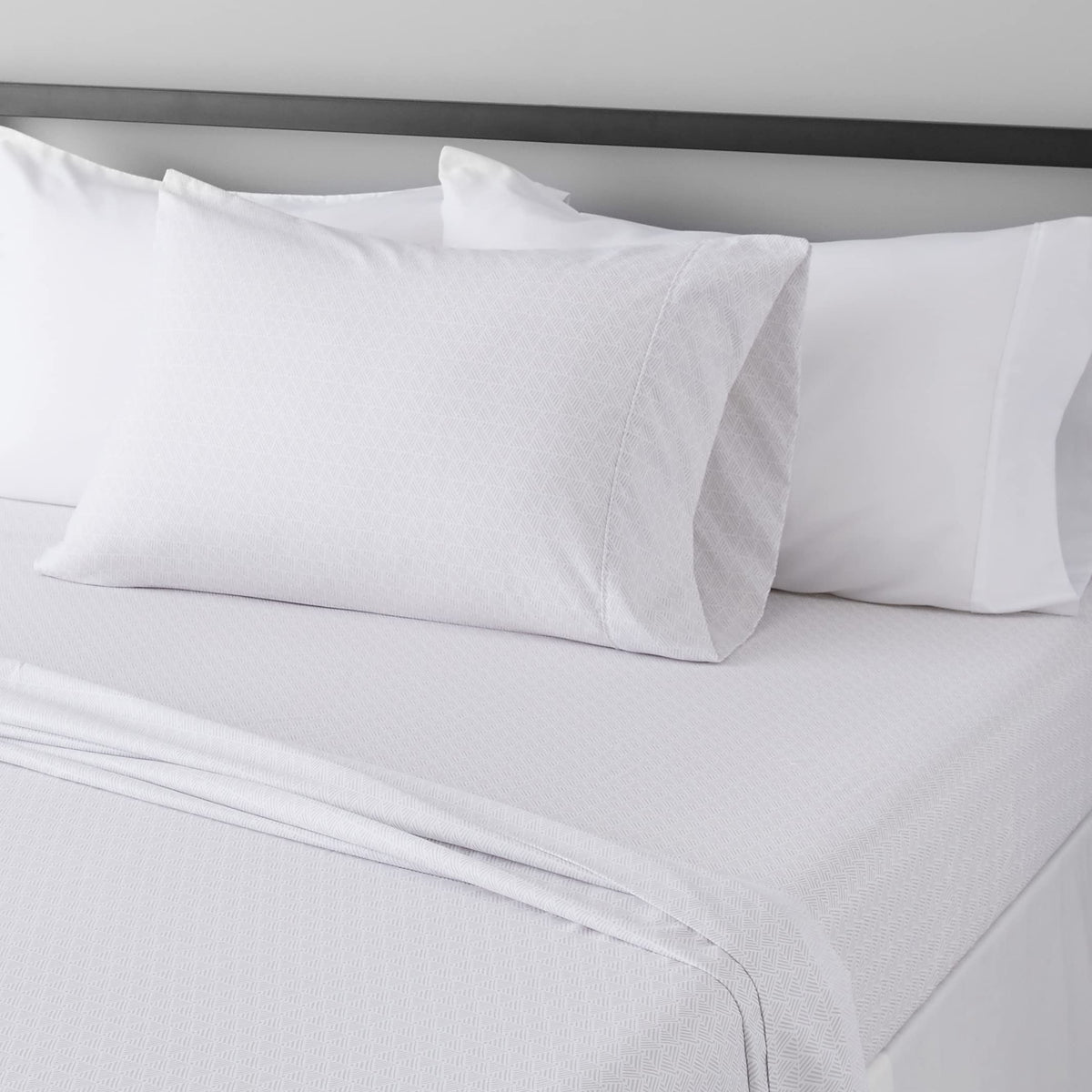 Amazon Basics Lightweight Super Soft Easy Care Breathable Microfiber 4 Piece Bed Sheets Set with 14-Inch Deep Pockets, Full, Navy Blue, Solid