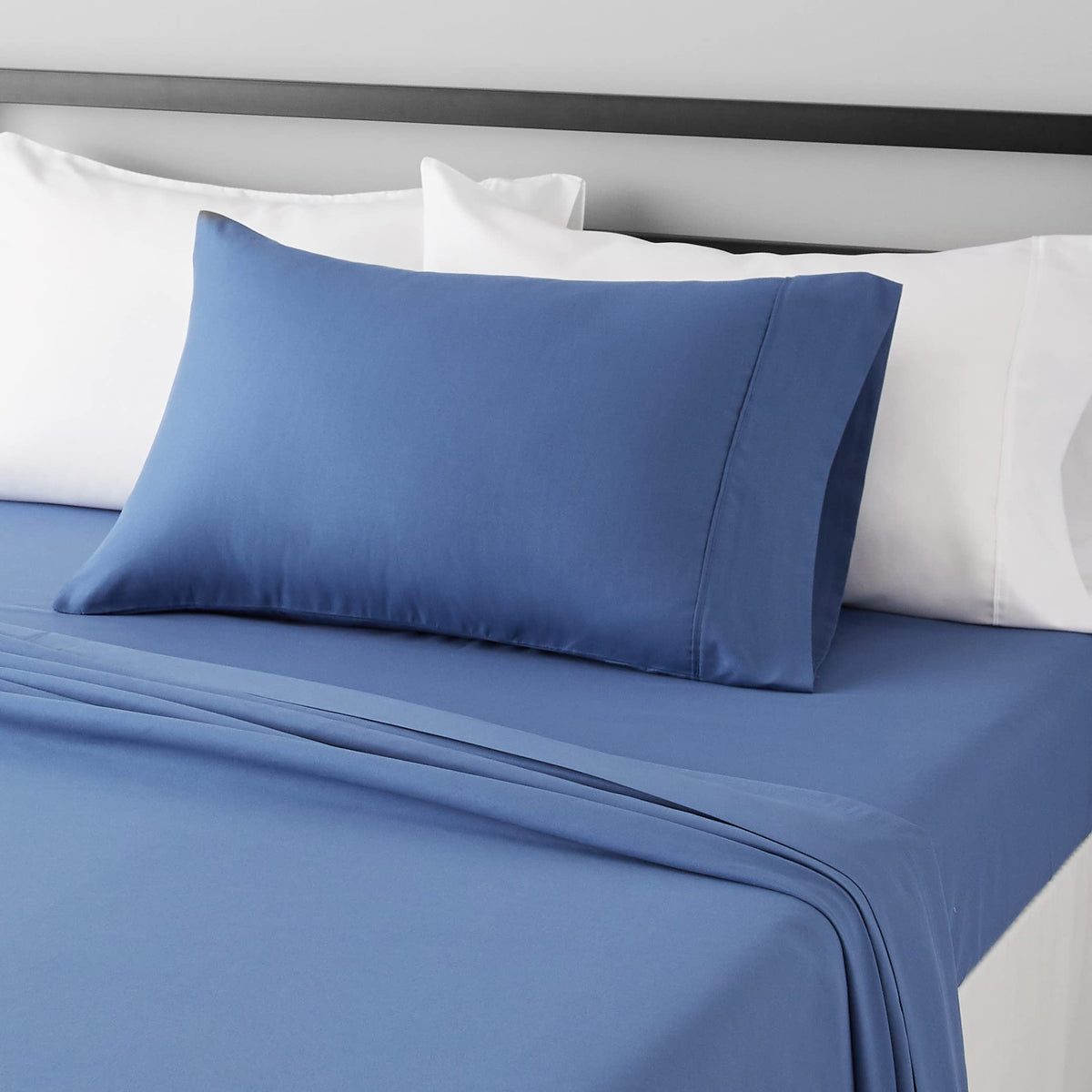 Amazon Basics Lightweight Super Soft Easy Care Breathable Microfiber 4 Piece Bed Sheets Set with 14-Inch Deep Pockets, Full, Navy Blue, Solid