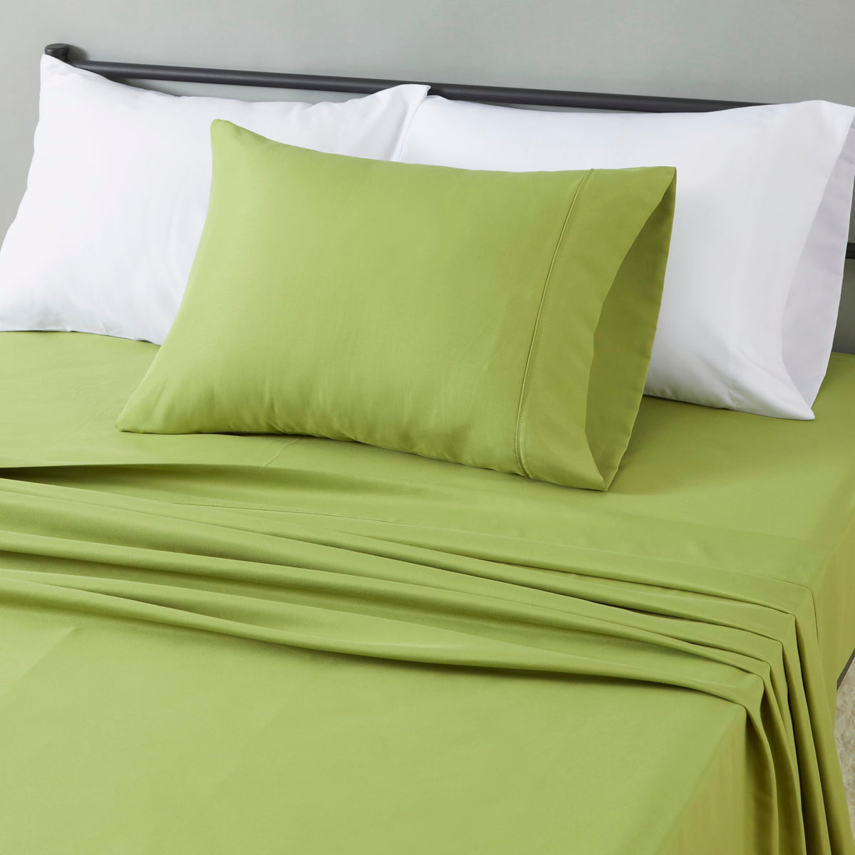 Amazon Basics Lightweight Super Soft Easy Care Breathable Microfiber 4 Piece Bed Sheets Set with 14-Inch Deep Pockets, Full, Navy Blue, Solid