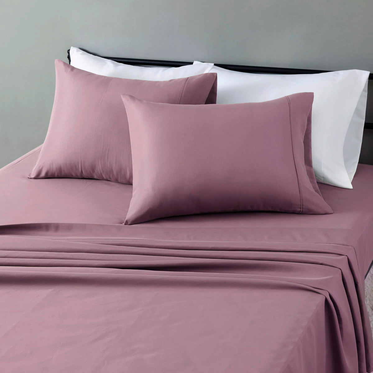 Amazon Basics Lightweight Super Soft Easy Care Breathable Microfiber 4 Piece Bed Sheets Set with 14-Inch Deep Pockets, Full, Navy Blue, Solid