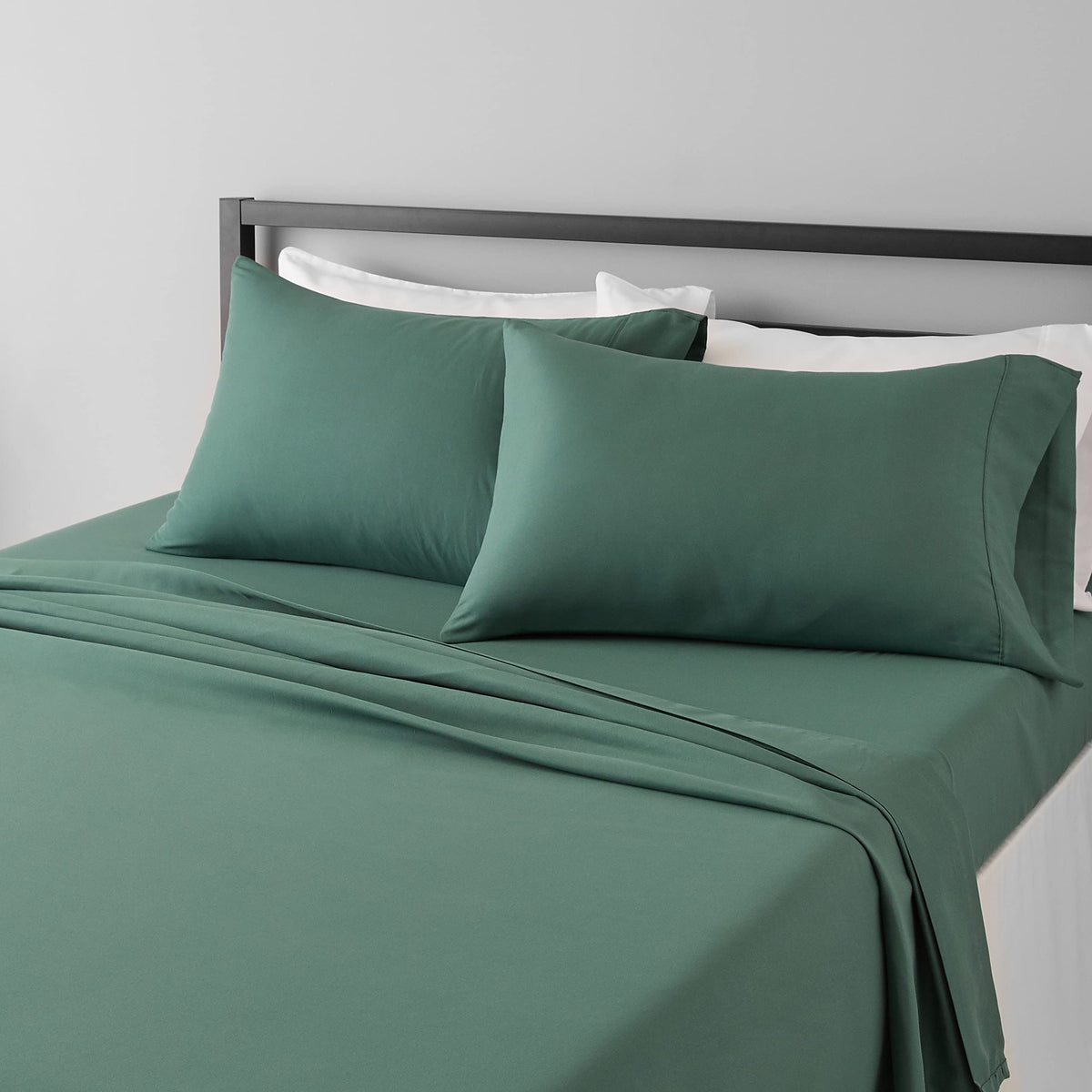 Amazon Basics Lightweight Super Soft Easy Care Breathable Microfiber 4 Piece Bed Sheets Set with 14-Inch Deep Pockets, Full, Navy Blue, Solid
