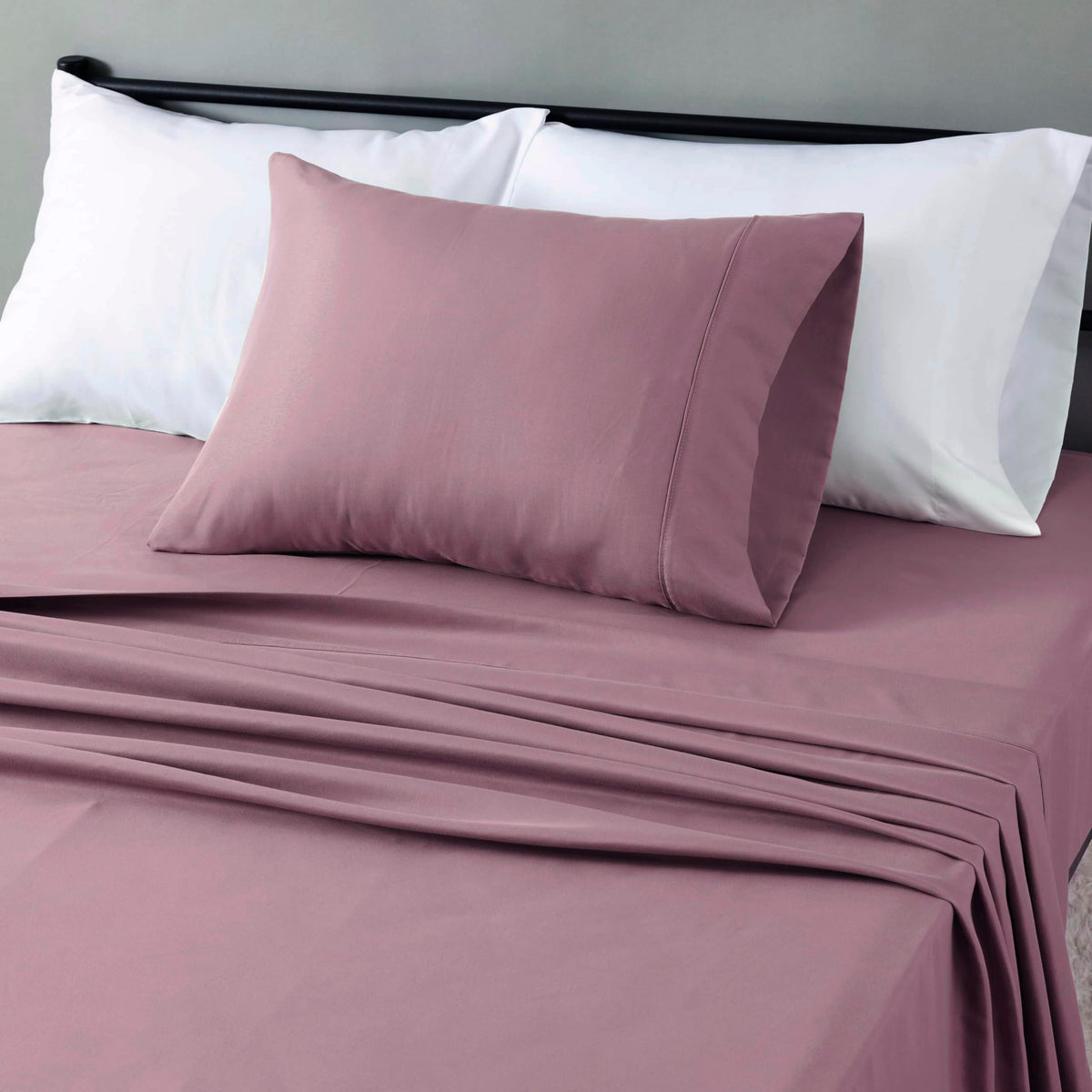 Amazon Basics Lightweight Super Soft Easy Care Breathable Microfiber 4 Piece Bed Sheets Set with 14-Inch Deep Pockets, Full, Navy Blue, Solid