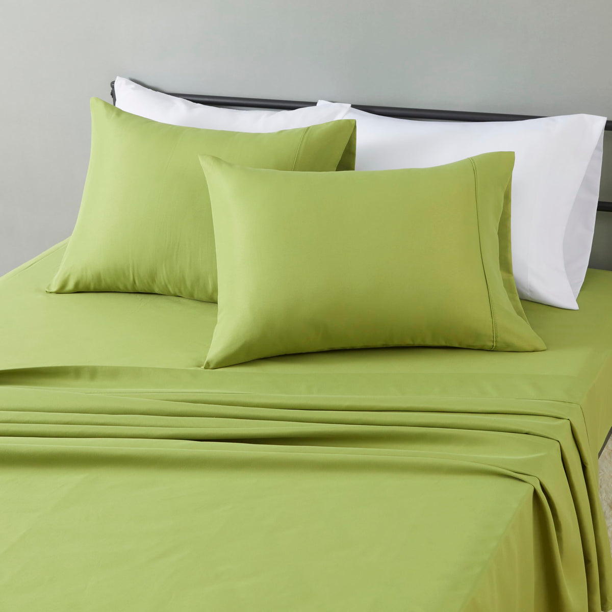Amazon Basics Lightweight Super Soft Easy Care Breathable Microfiber 4 Piece Bed Sheets Set with 14-Inch Deep Pockets, Full, Navy Blue, Solid