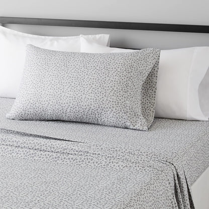 Amazon Basics Lightweight Super Soft Easy Care Breathable Microfiber 4 Piece Bed Sheets Set with 14-Inch Deep Pockets, Full, Navy Blue, Solid