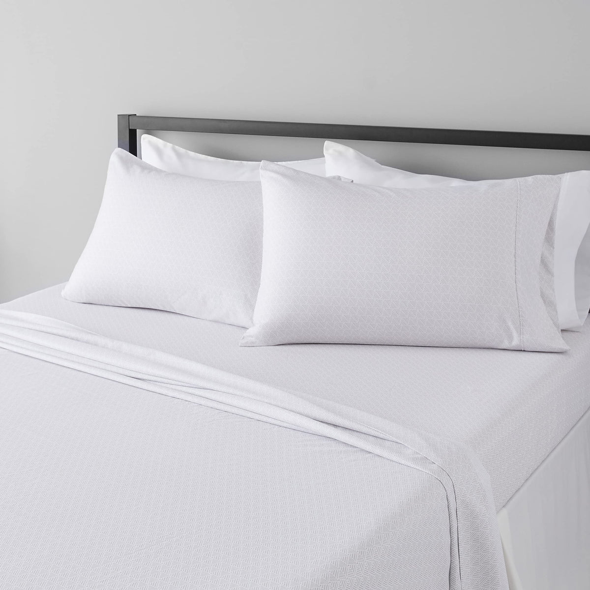 Amazon Basics Lightweight Super Soft Easy Care Breathable Microfiber 4 Piece Bed Sheets Set with 14-Inch Deep Pockets, Full, Navy Blue, Solid