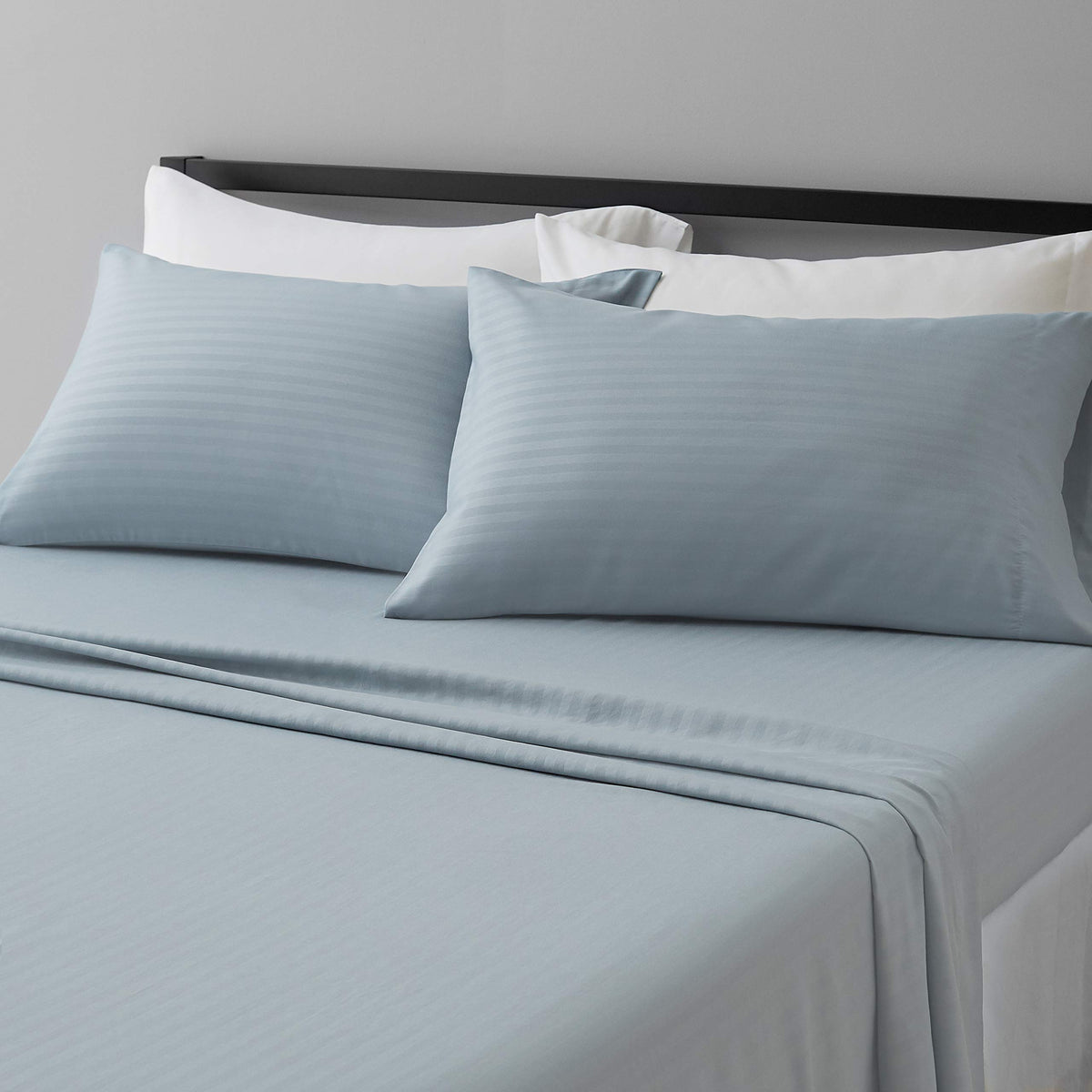 Amazon Basics Lightweight Super Soft Easy Care Breathable Microfiber 4 Piece Bed Sheets Set with 14-Inch Deep Pockets, Full, Navy Blue, Solid