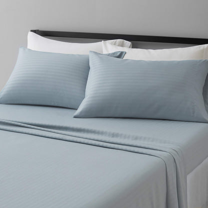 Amazon Basics Lightweight Super Soft Easy Care Breathable Microfiber 4 Piece Bed Sheets Set with 14-Inch Deep Pockets, Full, Navy Blue, Solid