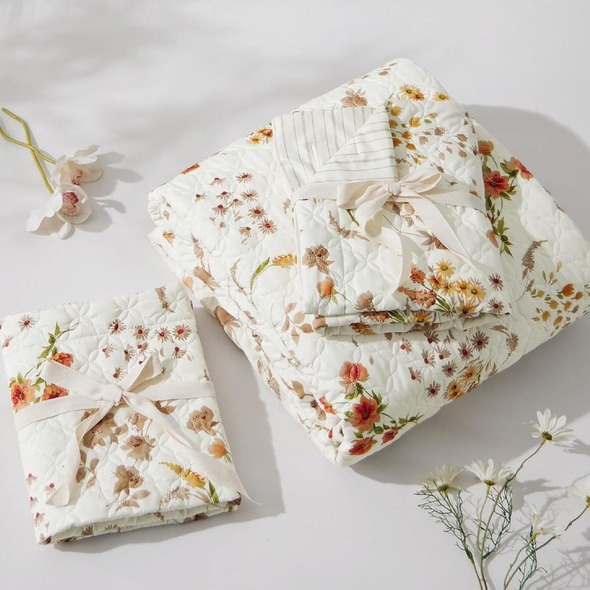 Bedsure Fall Quilts King Size, Reversible Botanical Floral Comforter, Beige