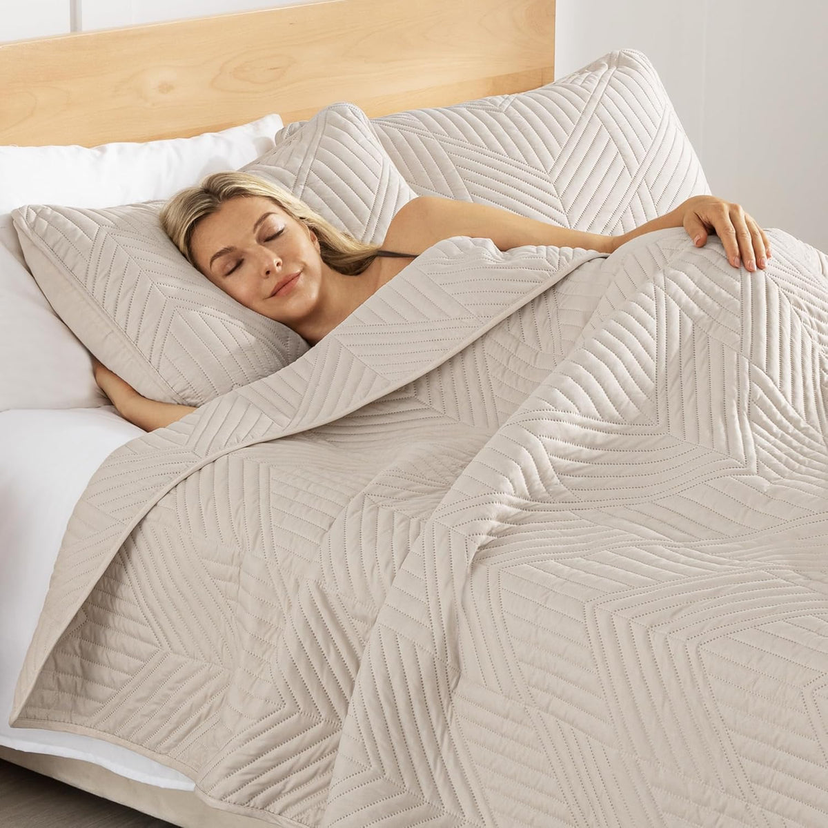 Exclusivo Mezcla Ultrasonic Full Queen Quilt Bedding Set, Beige Cream