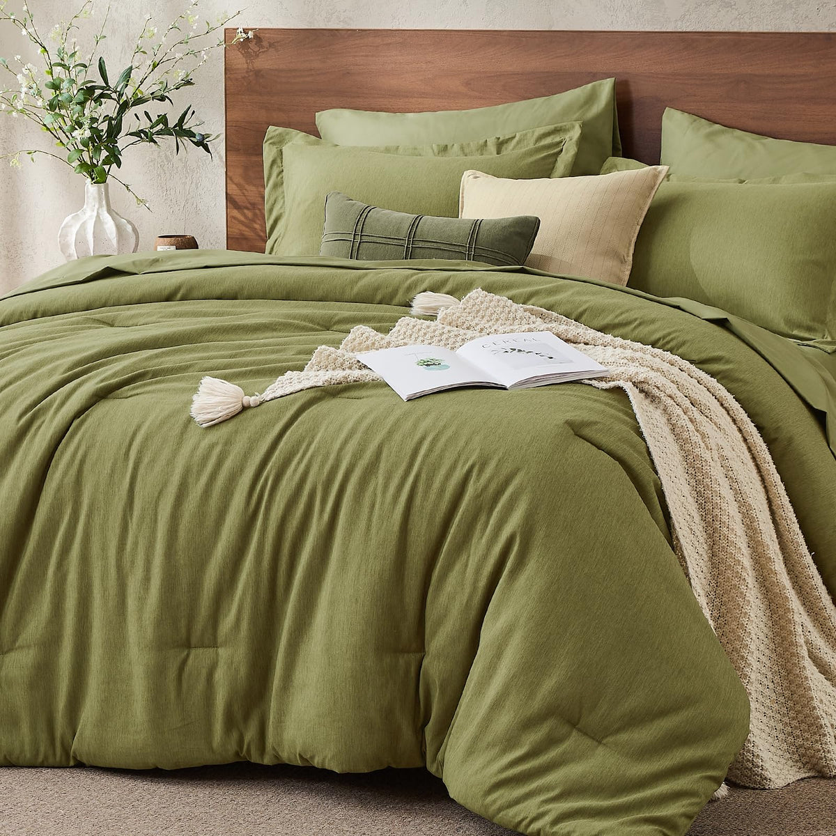 JOLLYVOGUE Queen Comforter Set 7 Pieces Dark Green, Cationic Dyeing Bed in a Bag Queen, Double-Tone Bedding Set with Down Alternative Comforter, Sheets, Pillowcases & Shams