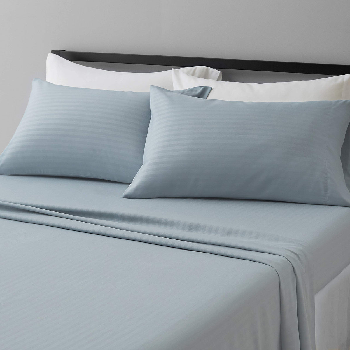 Amazon Basics Lightweight Super Soft Easy Care Breathable Microfiber 4 Piece Bed Sheets Set with 14-Inch Deep Pockets, Full, Navy Blue, Solid