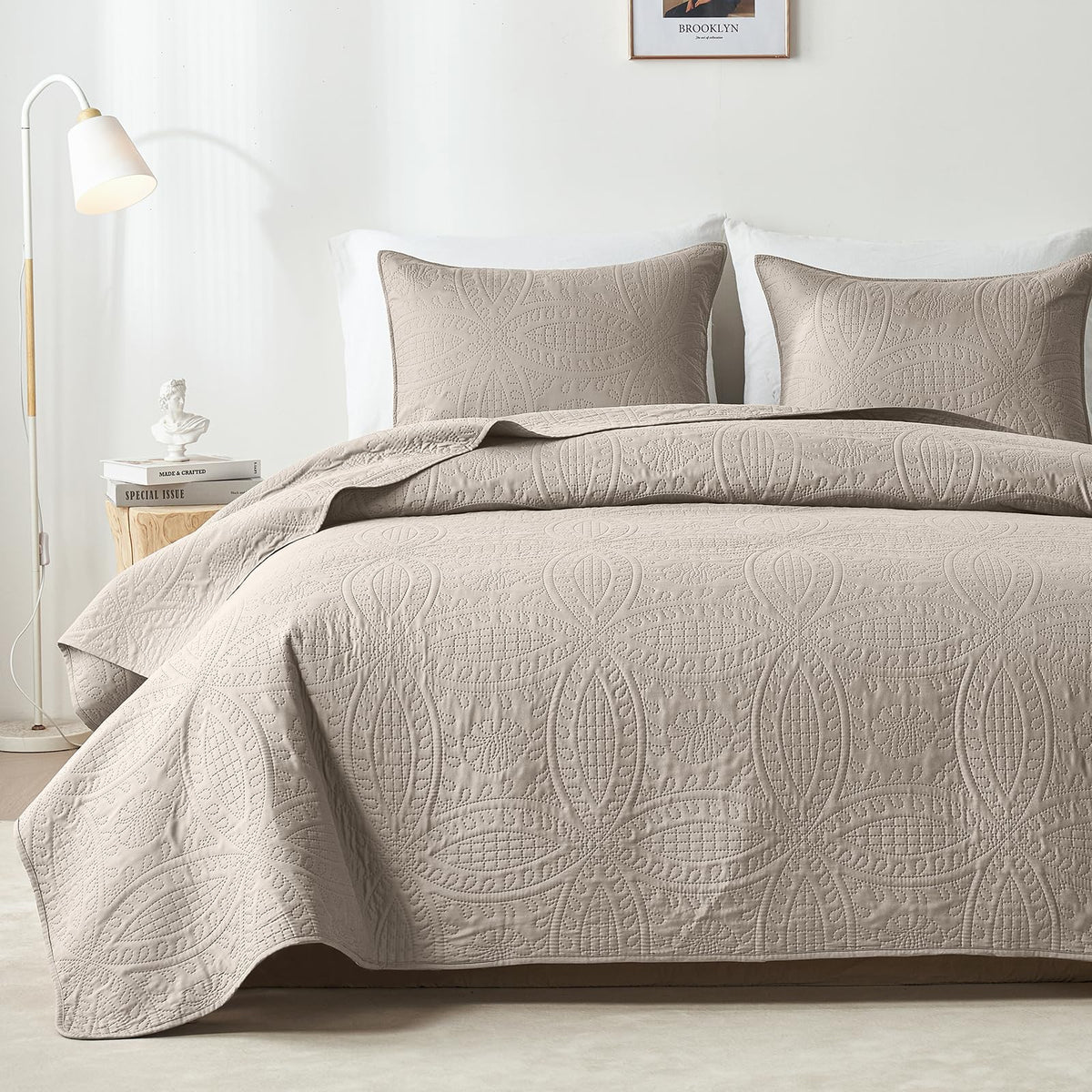 akkialla Queen Quilt Bedding Set,Olive Green Ultrasonic Full/Queen Quilt Set,Lightweight Soft Bedspread Coverlet,Modern Style Coin Pattern Bed Cover for All Seasons,3 Piece(1 Quilt,2 Pillow Shams)