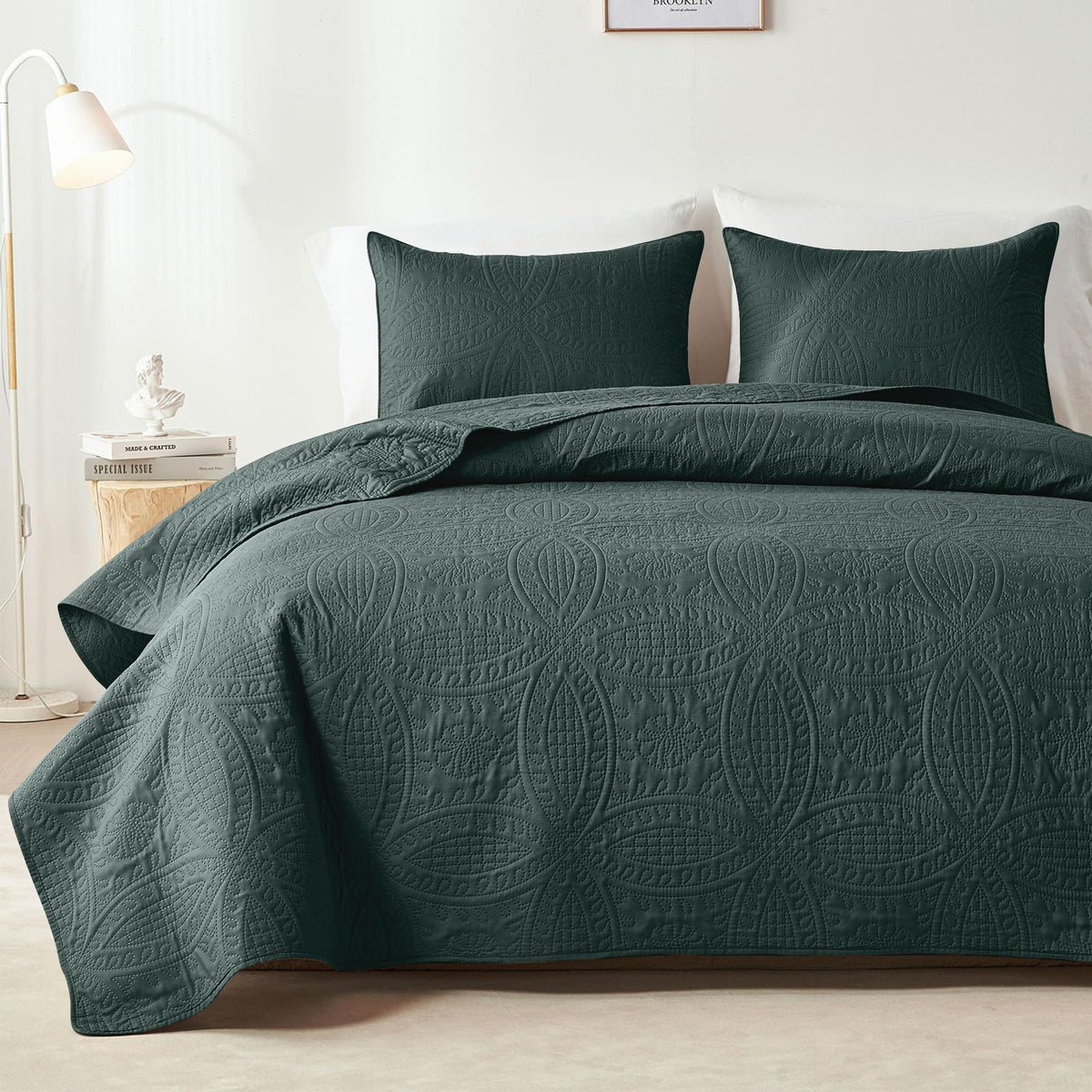 akkialla Queen Quilt Bedding Set,Olive Green Ultrasonic Full/Queen Quilt Set,Lightweight Soft Bedspread Coverlet,Modern Style Coin Pattern Bed Cover for All Seasons,3 Piece(1 Quilt,2 Pillow Shams)