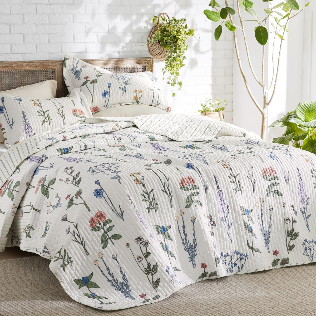 Bedsure Fall Quilts King Size, Reversible Botanical Floral Comforter, Beige