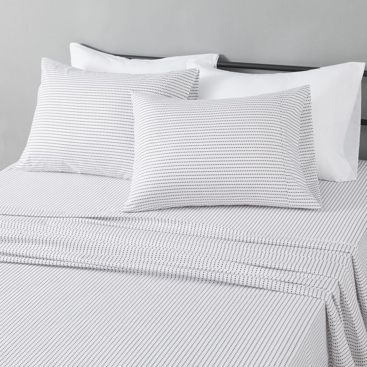 Amazon Basics Lightweight Super Soft Easy Care Breathable Microfiber 4 Piece Bed Sheets Set with 14-Inch Deep Pockets, Full, Navy Blue, Solid