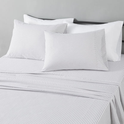 Amazon Basics Lightweight Super Soft Easy Care Breathable Microfiber 4 Piece Bed Sheets Set with 14-Inch Deep Pockets, Full, Navy Blue, Solid