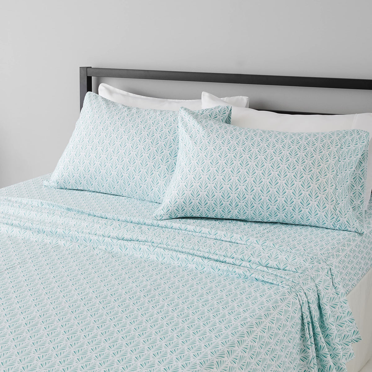Amazon Basics Lightweight Super Soft Easy Care Breathable Microfiber 4 Piece Bed Sheets Set with 14-Inch Deep Pockets, Full, Navy Blue, Solid