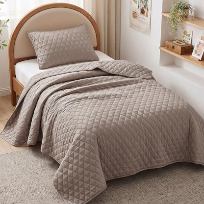 Exclusivo Mezcla Reversible Full Queen Quilt Bedding Set, Grey