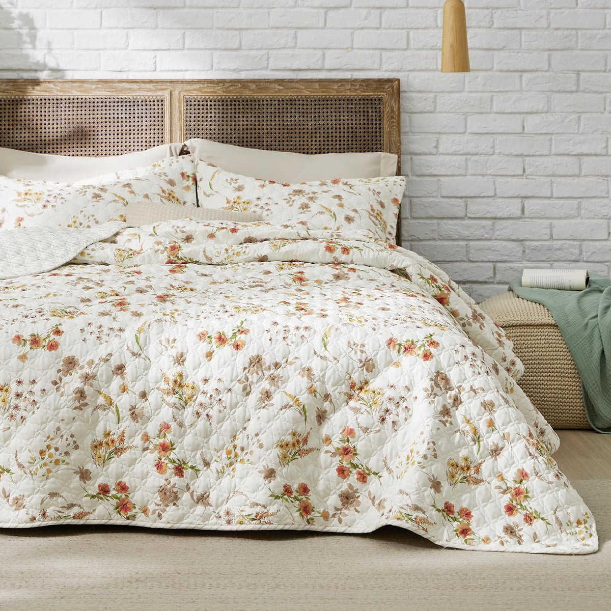 Bedsure Fall Quilts King Size, Reversible Botanical Floral Comforter, Beige