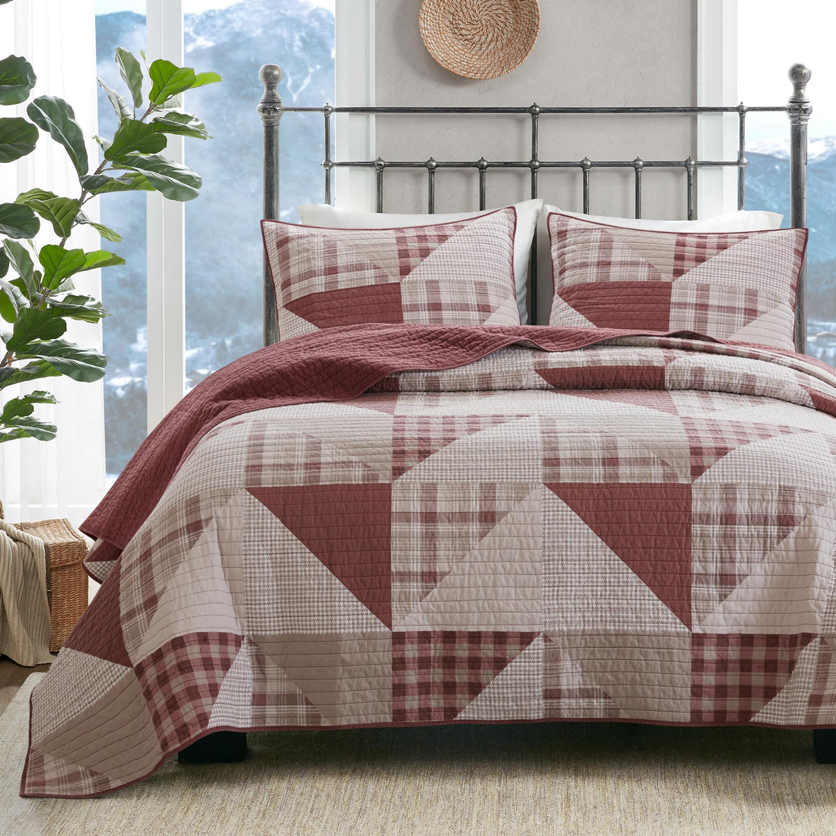 Woolrich Quilt Set Queen, Southwestern Aztec Bedding, Reversible Lightweight Bedspread, Oversized Rustic Cabin Quilt Set, Western Farmhouse Bedding with Matching Shams, Black