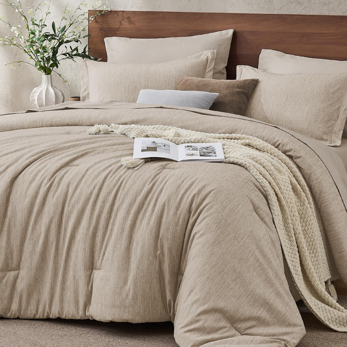 JOLLYVOGUE Queen Comforter Set 7 Pieces Dark Green, Cationic Dyeing Bed in a Bag Queen, Double-Tone Bedding Set with Down Alternative Comforter, Sheets, Pillowcases & Shams