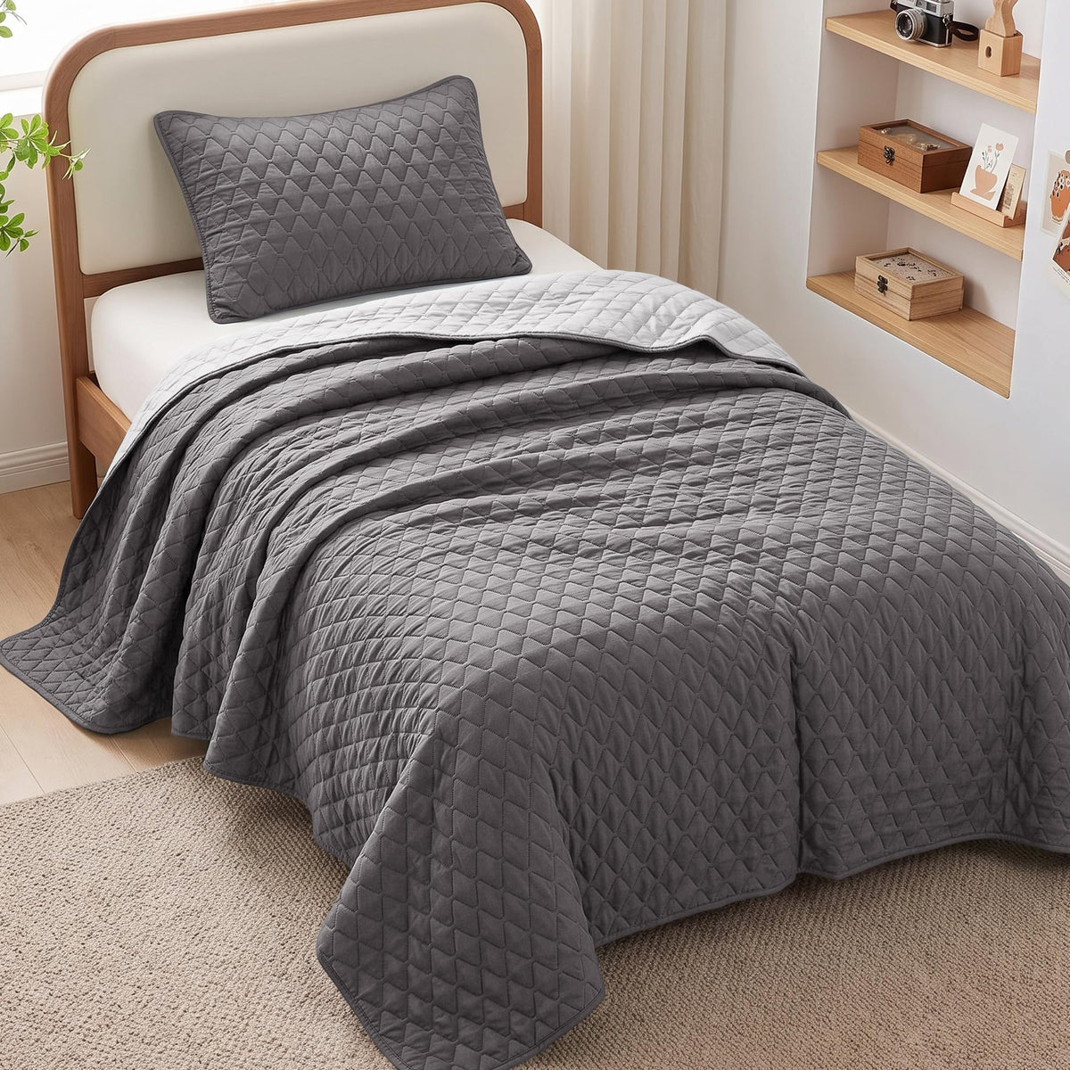 Exclusivo Mezcla Reversible Full Queen Quilt Bedding Set, Grey