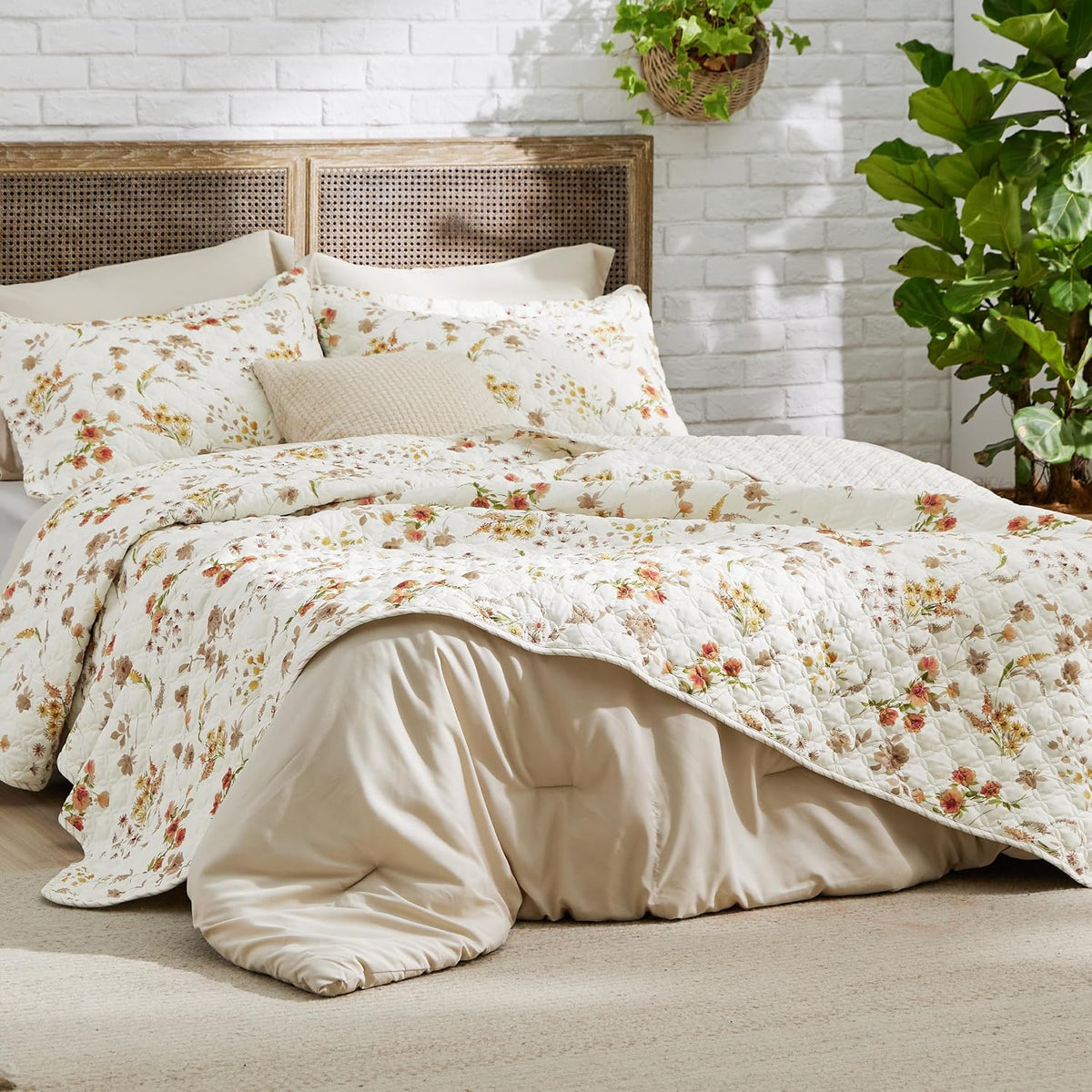 Bedsure Fall Quilts King Size, Reversible Botanical Floral Comforter, Beige