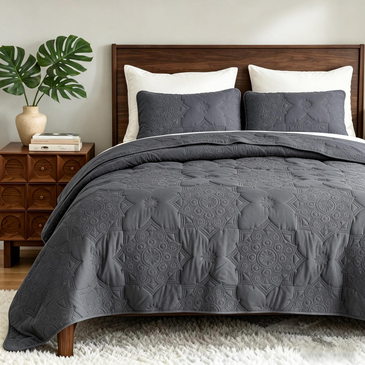 Bedsure Quilts Queen Size - Lightweight Comforter Queen Size for Summer, Bright White Bedspread Quilt with Clover Pattern, Soft Ultrasonic Coverlet, Modern All-Season Bedding, 90 x 96 Inches