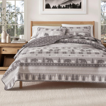 Great Bay Home Lodge Quilt Set - 3-Piece Full/Queen Size Rustic Bedding Set - Lightweight, All-Season, Reversible Bedspread (Lodge Trees)