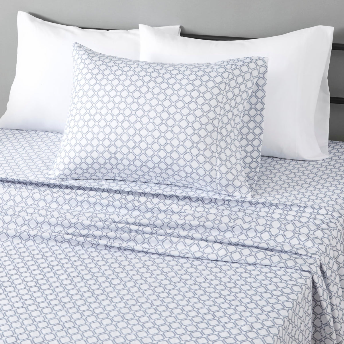 Amazon Basics Lightweight Super Soft Easy Care Breathable Microfiber 4 Piece Bed Sheets Set with 14-Inch Deep Pockets, Full, Navy Blue, Solid