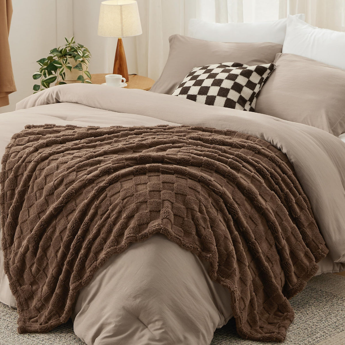 Bedsure Queen Bedding Set -5 Pieces Boho Comforter Sets Queen Size with Checkered Throw Blanket, Decorative Pillow, Lightwight Bedding for All Season, Fluffy Soft Bedding Set, Linen Beige Brown