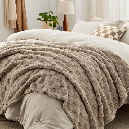 Bedsure Queen Bedding Set -5 Pieces Boho Comforter Sets Queen Size with Checkered Throw Blanket, Decorative Pillow, Lightwight Bedding for All Season, Fluffy Soft Bedding Set, Linen Beige Brown