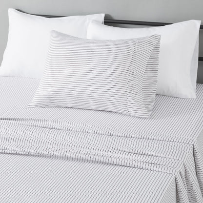 Amazon Basics Lightweight Super Soft Easy Care Breathable Microfiber 4 Piece Bed Sheets Set with 14-Inch Deep Pockets, Full, Navy Blue, Solid