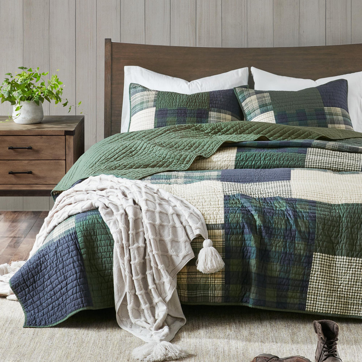 Woolrich Quilt Set Queen, Southwestern Aztec Bedding, Reversible Lightweight Bedspread, Oversized Rustic Cabin Quilt Set, Western Farmhouse Bedding with Matching Shams, Black