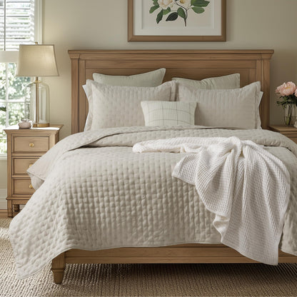 Bedsure Quilts Queen Size - Lightweight Comforter Queen Size for Summer, Bright White Bedspread Quilt with Clover Pattern, Soft Ultrasonic Coverlet, Modern All-Season Bedding, 90 x 96 Inches