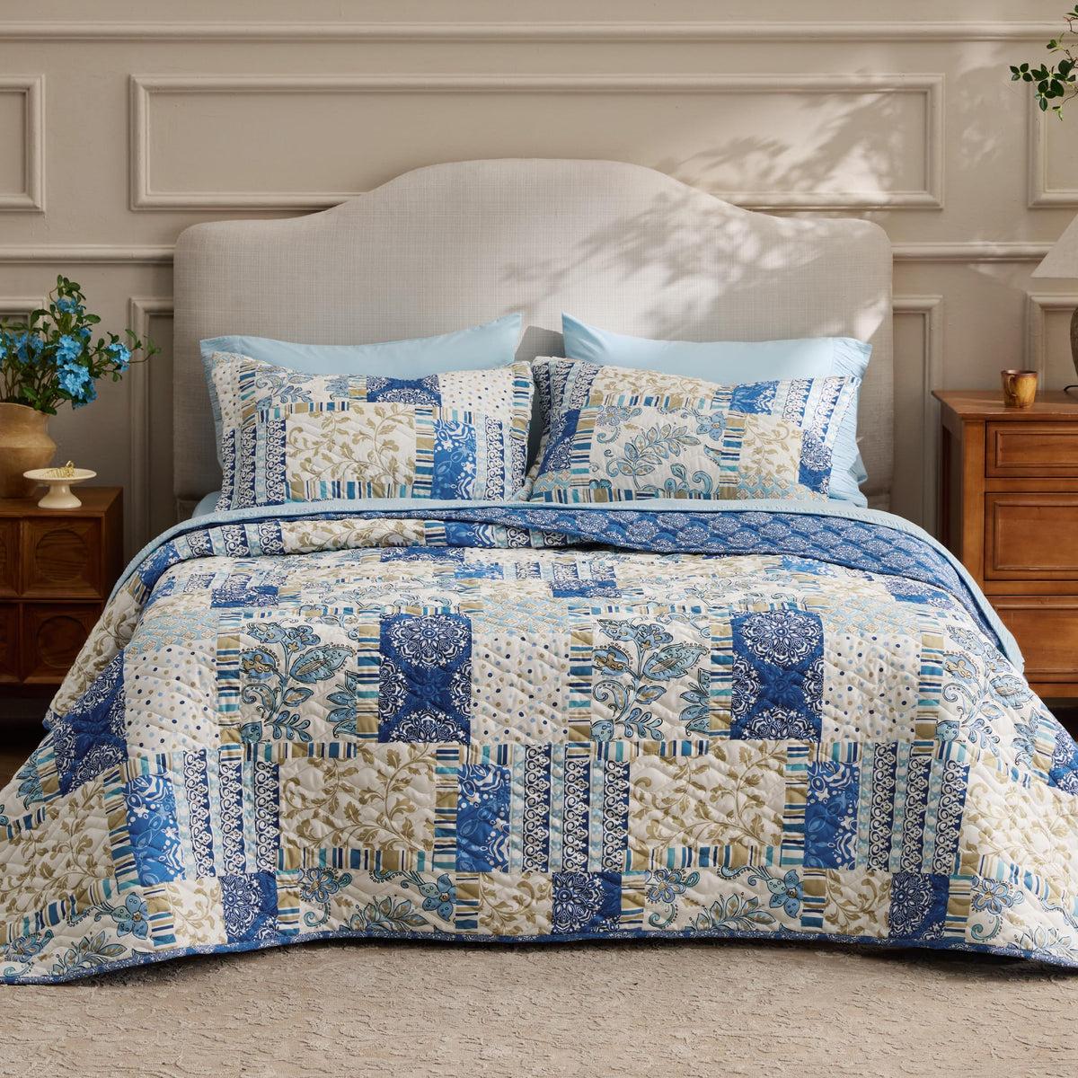 Bedsure Fall Quilts King Size, Reversible Botanical Floral Comforter, Beige