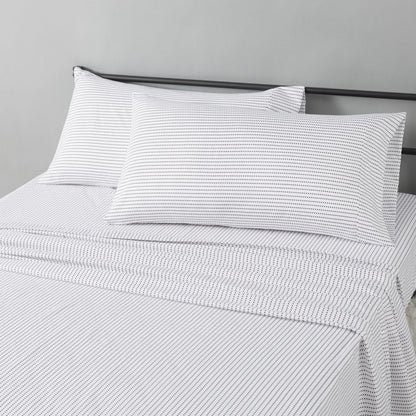 Amazon Basics Lightweight Super Soft Easy Care Breathable Microfiber 4 Piece Bed Sheets Set with 14-Inch Deep Pockets, Full, Navy Blue, Solid