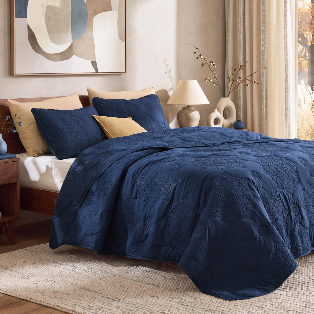 Bedsure Quilts Queen Size - Lightweight Comforter Queen Size for Summer, Bright White Bedspread Quilt with Clover Pattern, Soft Ultrasonic Coverlet, Modern All-Season Bedding, 90 x 96 Inches